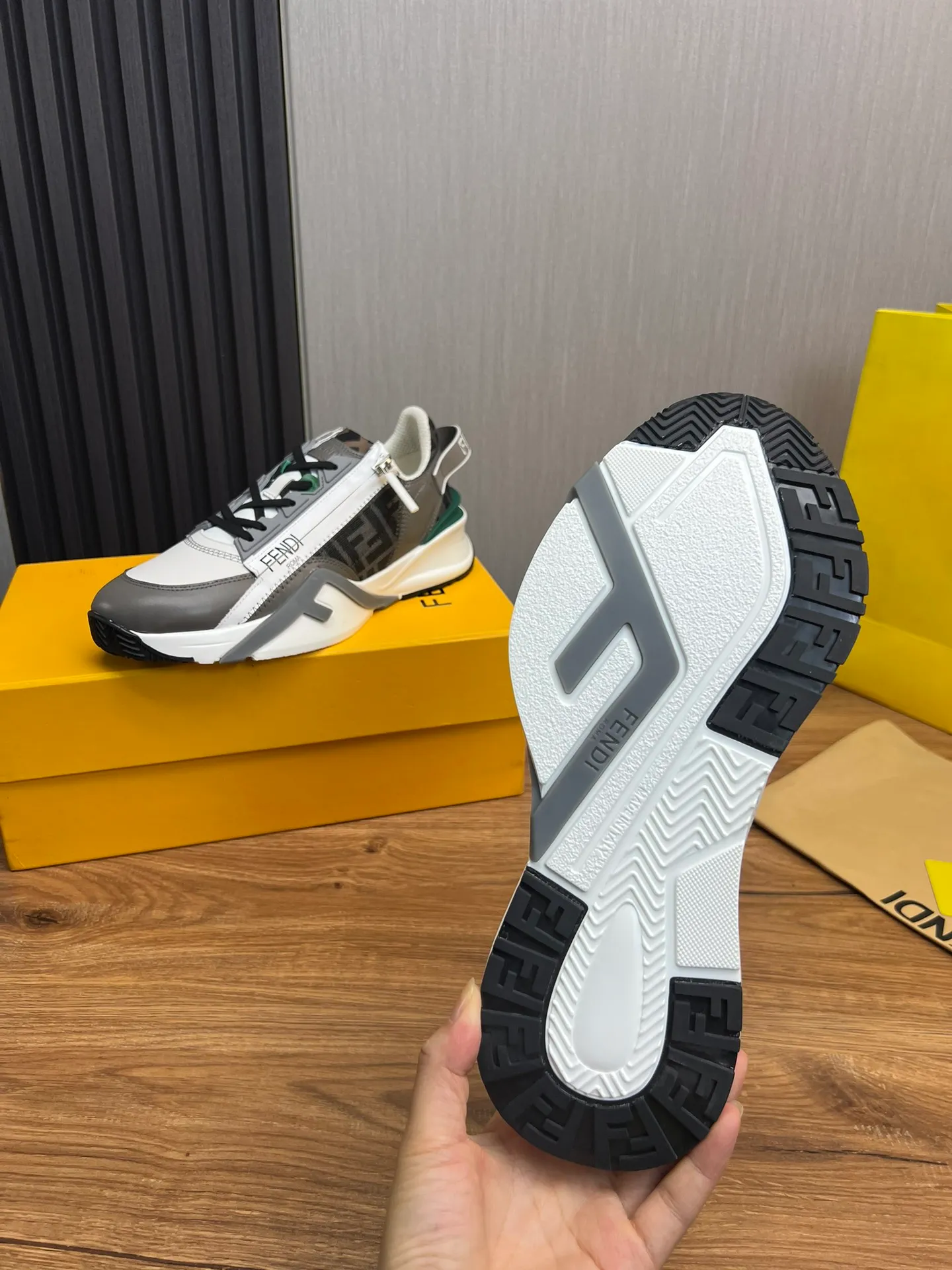 Men's men's shoes💰520💰 Fendi [Fendi] hot style is on the market🔥Fashionable casual men's shoes🔱Made of original brand fly knit fabric. Original cowhide + breathable mesh lining + sheepskin feet. Perfect shape and top quality, you deserve it🔜Original rubber outsole, ultra-light, non-slip and wear-resistant👣 Standard size 38-44